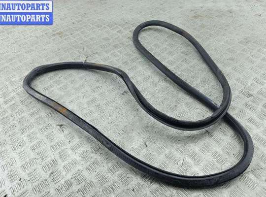 купить Уплотнитель двери передней левой на Audi A4 B7 (2004-2008)