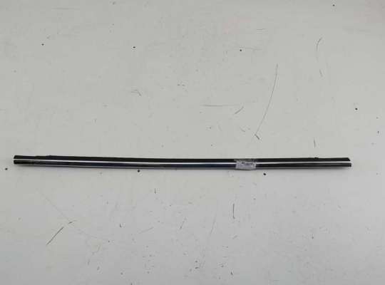 Молдинг стекла двери задней правой наружный VG2295850 на Volkswagen Passat B5+ (GP)