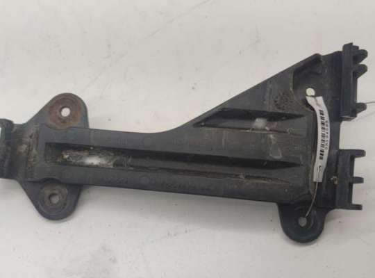 купить Кронштейн бампера переднего на Audi A6 C4 (1994-1997)