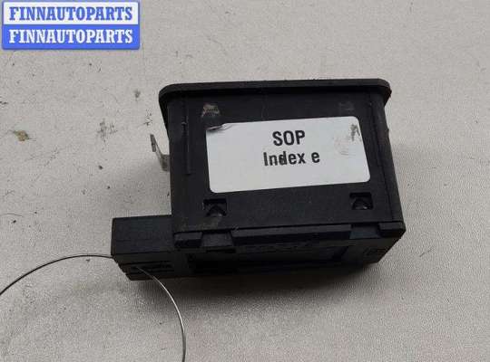 купить Кнопка стеклоподъемника заднего правого на Opel Omega B (1994-2003)