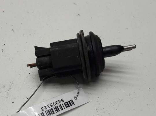 Датчик уровня омывающей жидкости VG1676087 на Volkswagen Passat B5