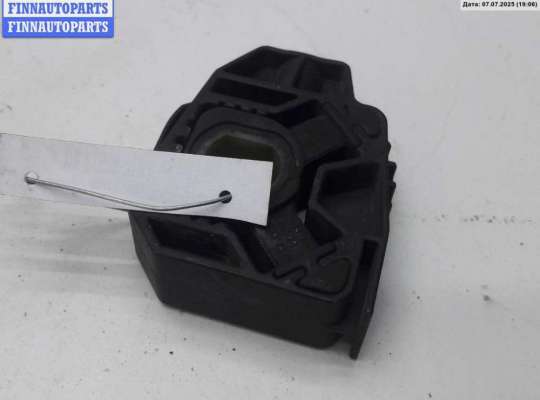купить Кронштейн радиатора на Volkswagen Golf-4