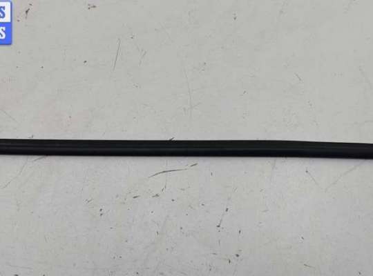 купить Молдинг стекла двери передней левой наружный на Volkswagen Bora