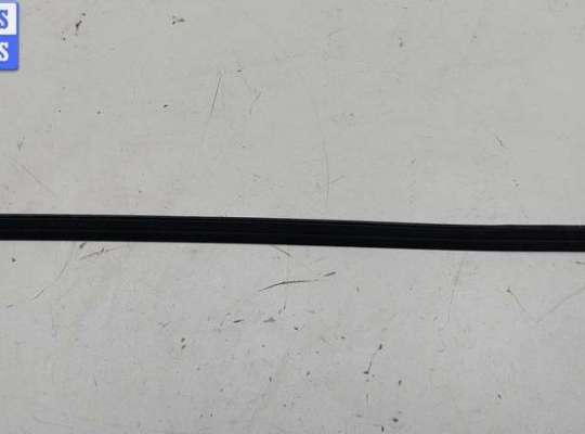 купить Молдинг стекла двери передней левой наружный на Volkswagen Bora