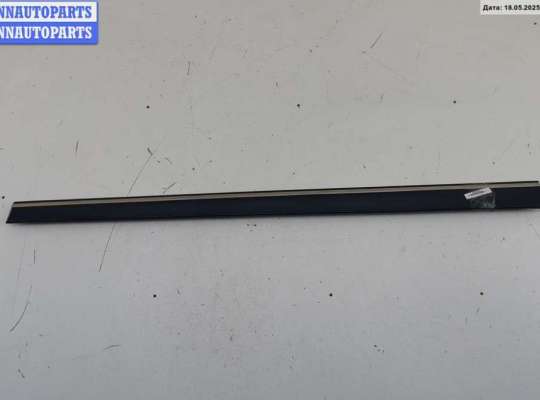 Молдинг двери передней левой MB1488122 на Mercedes C-Class W203 (2000-2006)