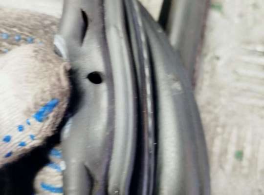 купить Уплотнитель двери передней левой на BMW 5 E60/E61 (2003-2010)