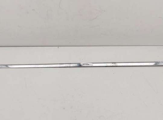 Молдинг двери передней левой VG2815627 на Volkswagen Passat B6