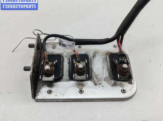 Купить Блок управления вентилятором радиатора на Audi A6 C5 (1997-2005) Блок управления вентилятором радиатора AU1693532 на Audi A6 C5 (1997-2005)