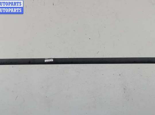 Молдинг двери передней левой VG2773951 на Volkswagen Passat B5