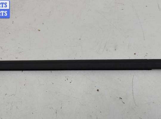 купить Молдинг стекла двери передней левой наружный на Volkswagen Passat B6