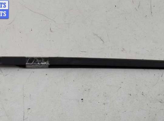 купить Молдинг стекла двери передней левой наружный на Volkswagen Passat B6