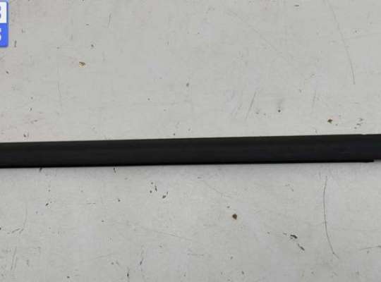 купить Молдинг стекла двери передней левой наружный на Volkswagen Passat B6