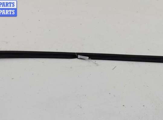 купить Молдинг стекла двери передней левой наружный на Volkswagen Golf-4