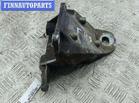 купить Кронштейн КПП опорный на Volkswagen Passat B5