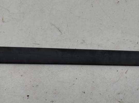 купить Молдинг двери передней левой на Volkswagen Passat B5+ (GP)