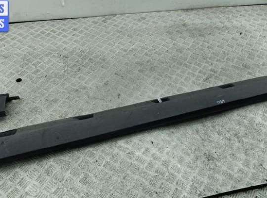 купить Накладка на порог наружная левая на Volkswagen Passat B6