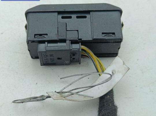 купить Кнопка люка на BMW 3 E46 (1998-2006)