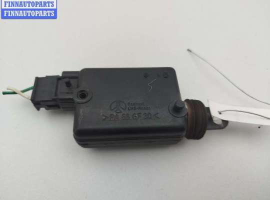 Активатор (привод) замка двери передней правой RN1577845 на Renault Scenic I (1996-2003)