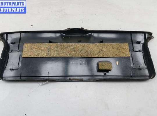 купить Обшивка крышки багажника на Volkswagen Passat B4