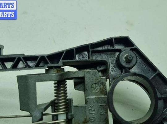 купить Корпус (держатель) ручки двери задней левой на Volkswagen Passat B6