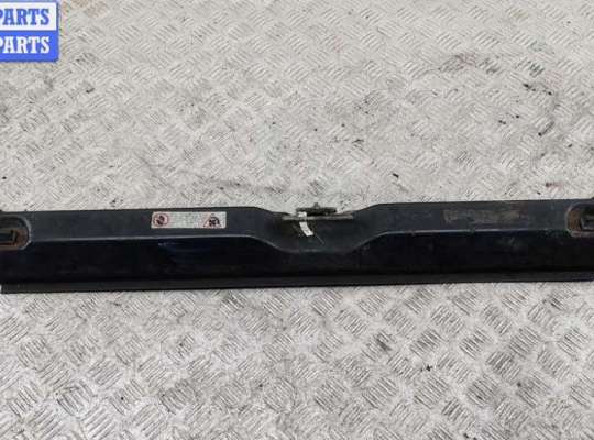 Рамка (планка) капота VG2470827 на Volkswagen Transporter T4