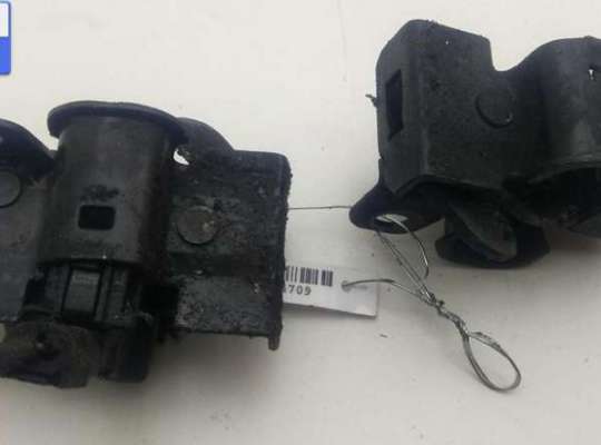 Замок капота MB1487347 на Mercedes C-Class W203 (2000-2006)