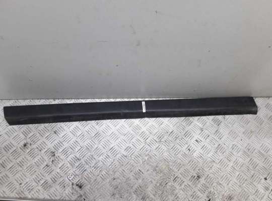 Молдинг двери передней левой VG1745061 на Volkswagen Passat B5+ (GP)