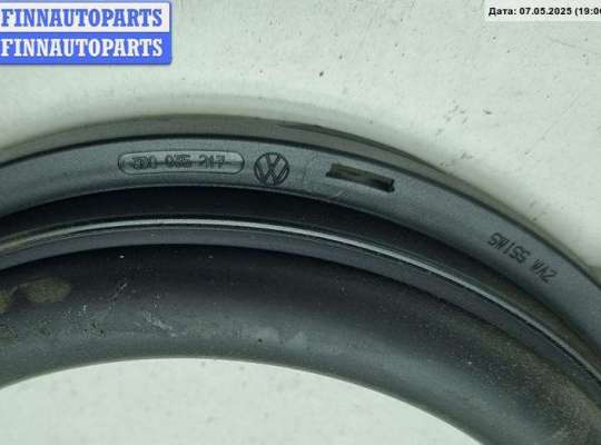 купить Накладка двери задней правой на Volkswagen Passat B5