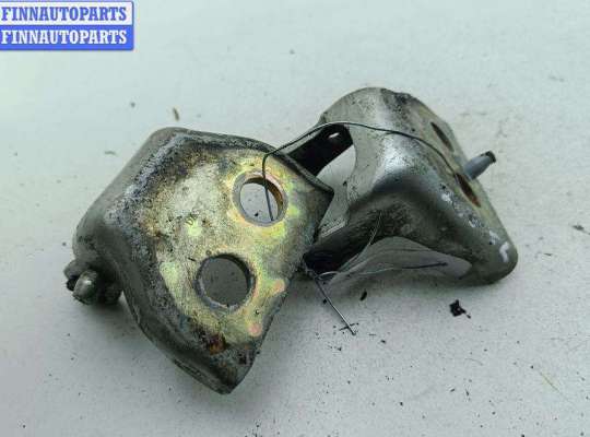 купить Петля двери передней левой на Peugeot 307