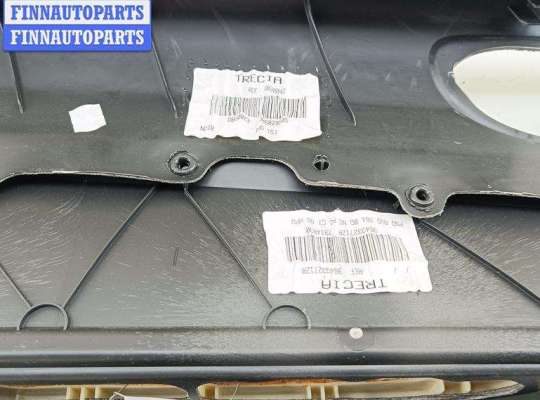 купить Обшивка двери передней правой (дверная карта) на Peugeot 307