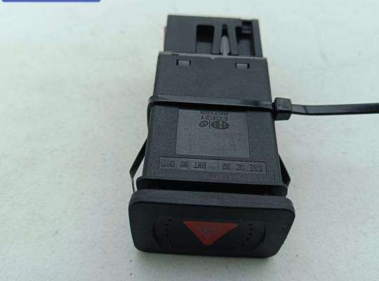 купить Кнопка аварийной сигнализации (аварийки) на Volkswagen Golf-4