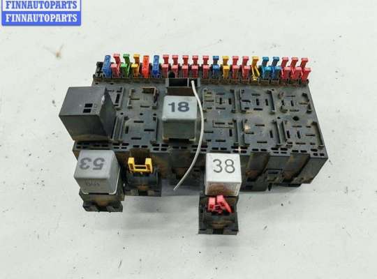 Блок предохранителей VG2720892 на Volkswagen Transporter T4