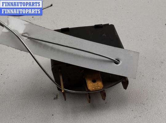 купить Кнопка стеклоподъемника переднего правого на Audi 80 B4 (1991-1996)