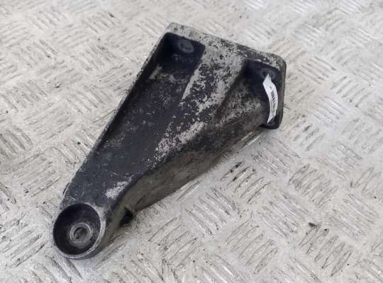 Кронштейн двигателя опорный BM3258350 на BMW 3 E90/E91/E92/E93 (2005-2013)