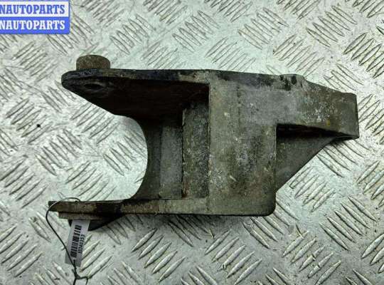 Кронштейн КПП опорный OP2373354 на Opel Signum (2003-2008)