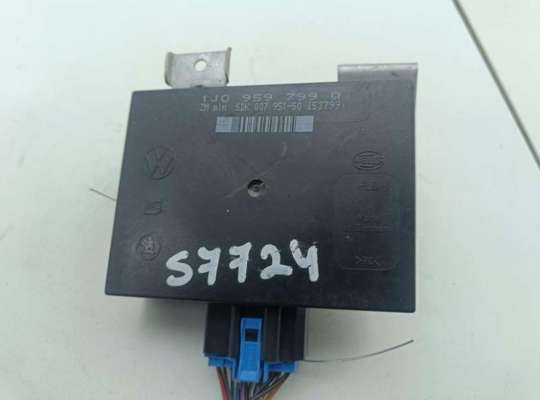 Купить Блок комфорта на Volkswagen Golf-4 Блок комфорта VG2430493 на Volkswagen Golf-4