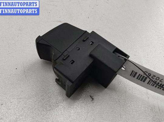 купить Кнопка открывания лючка топливного бака на Volkswagen Passat B5+ (GP)