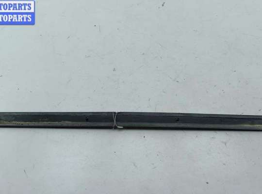 купить Молдинг двери задней левой на Volkswagen Passat B5