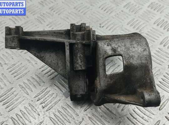 купить Кронштейн гидроусилителя на Volkswagen Passat B4