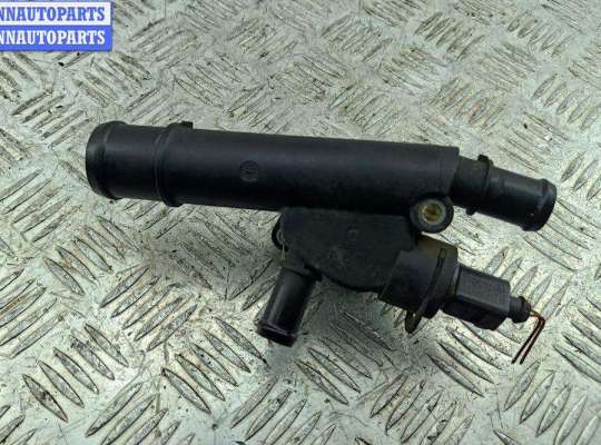 Фланец (тройник) системы охлаждения на Volkswagen Caddy III (2K)