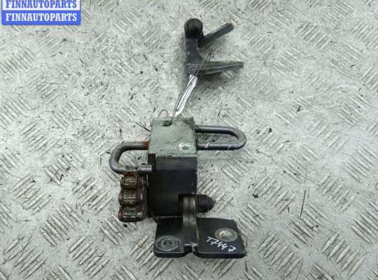 купить Петля двери передней правой на Volkswagen Passat B6