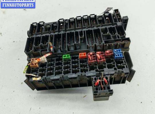 Блок предохранителей VG2705819 на Volkswagen Transporter T4