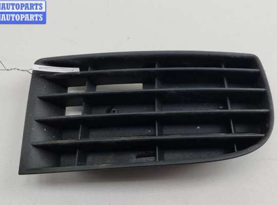 Решётка (заглушка) в бампер VG2678024 на Volkswagen Golf-5