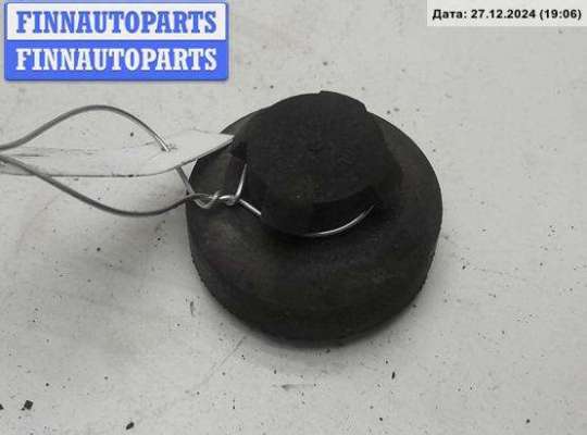 купить Кронштейн радиатора на Volkswagen Passat B5