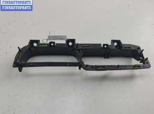 купить Ручка двери внутренняя передняя левая на Volkswagen Passat B5