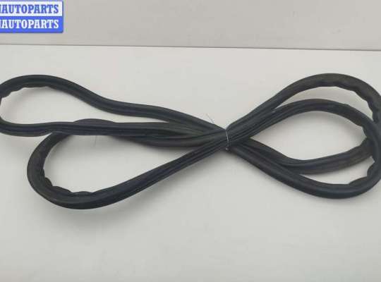 Уплотнитель крышки (двери) багажника VG2733600 на Volkswagen Passat B6