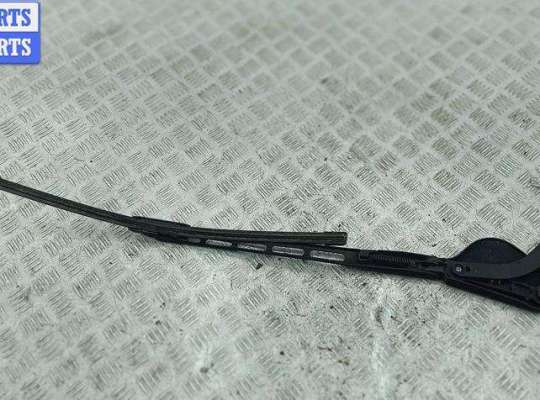 купить Щеткодержатель (поводок стеклоочистителя) передний на Mercedes C-Class W203 (2000-2006)