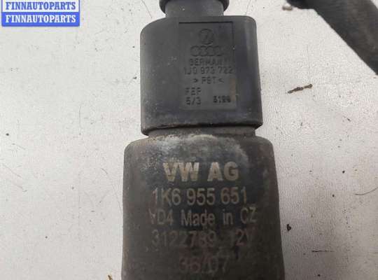 купить Насос (моторчик) омывателя стекла на Volkswagen Passat B6