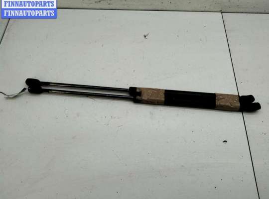 Амортизатор крышки (двери) багажника VG2626513 на Volkswagen Golf-3