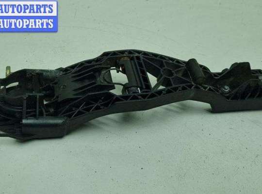 купить Корпус (держатель) ручки двери задней правой на Skoda Superb mk1 (B5)